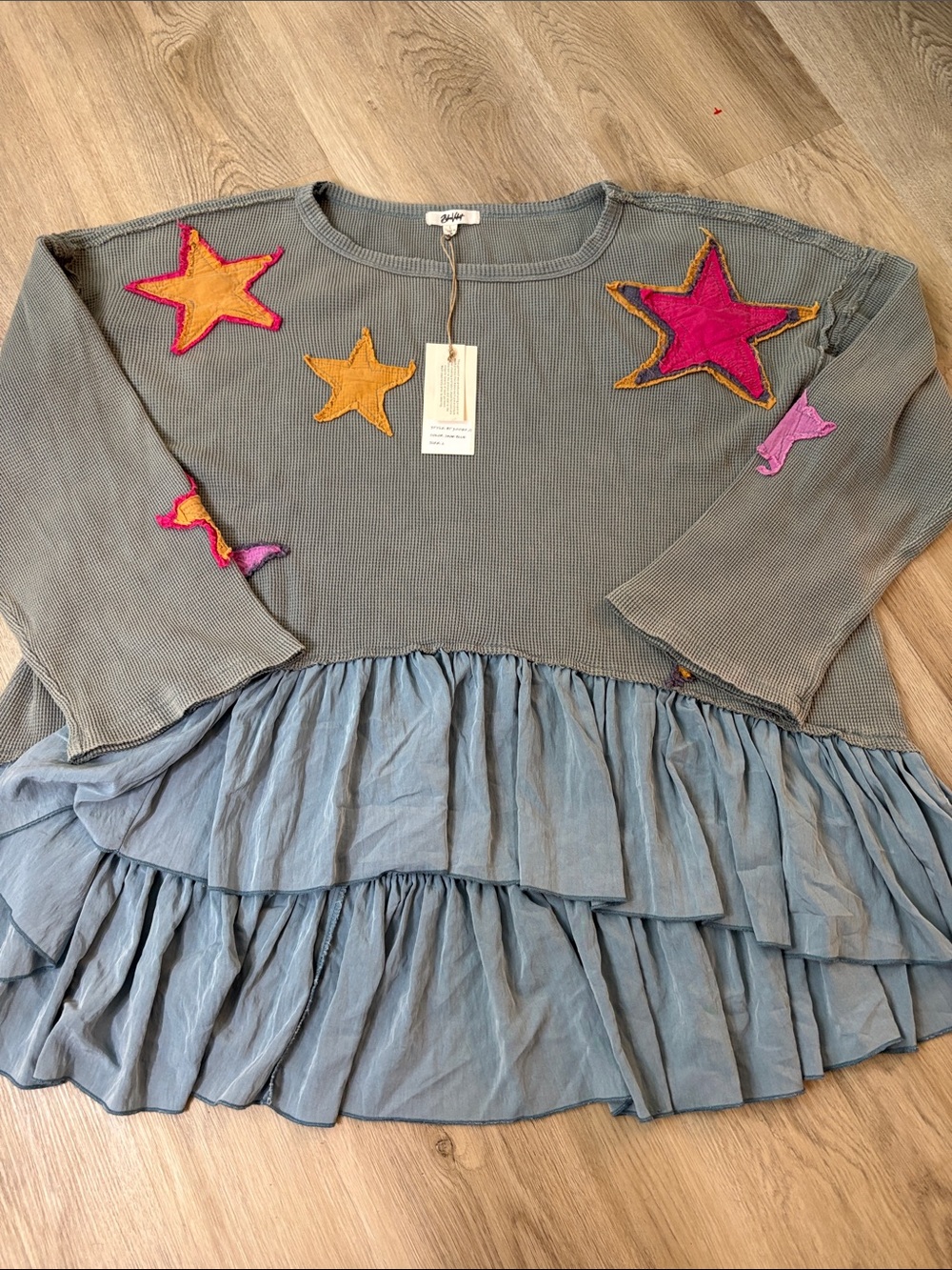NWT BlueVelvet Distressed Star Patch Waffle Knit Ruffle Peplum Top size large